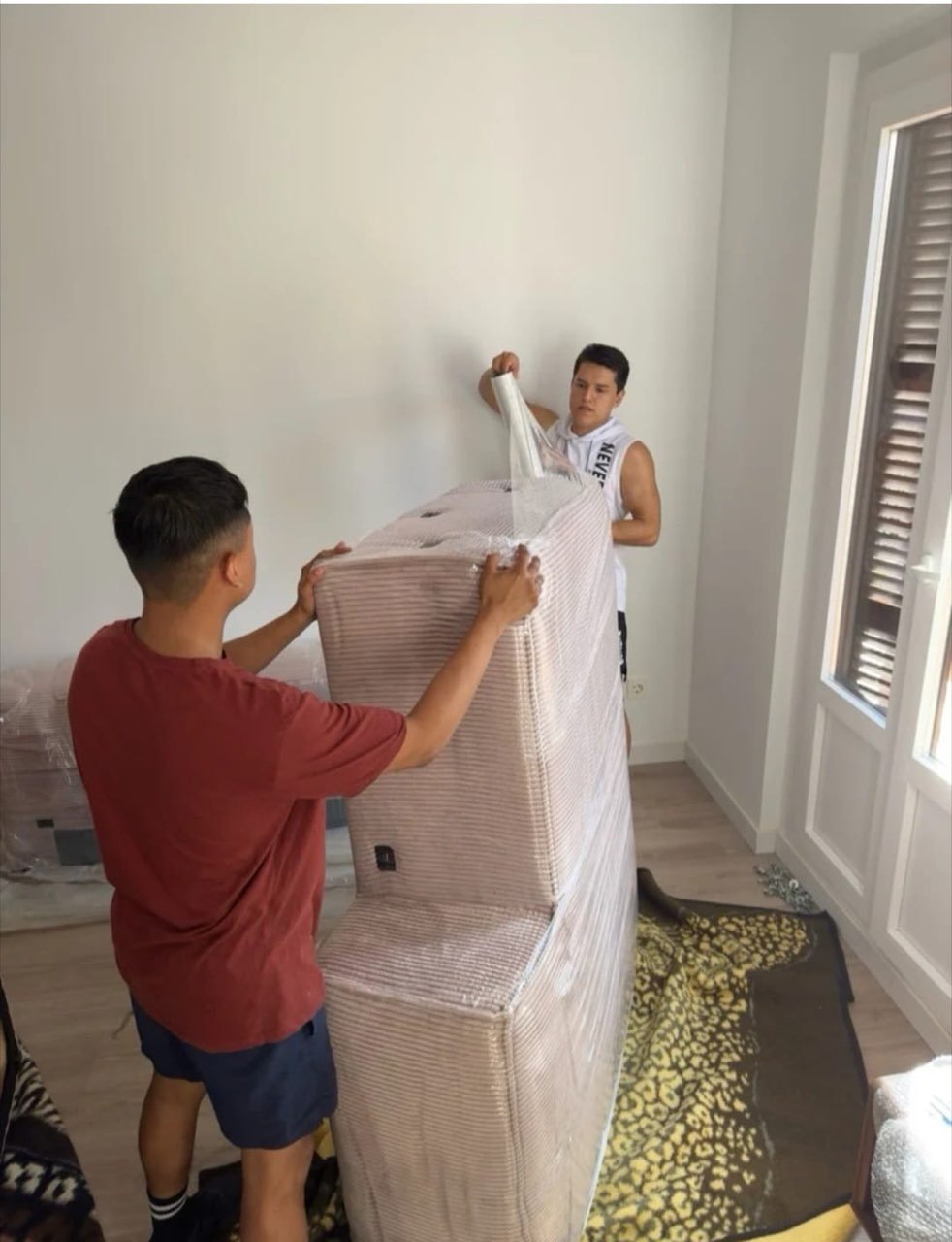 Embalaje y protección de muebles antes de la mudanza